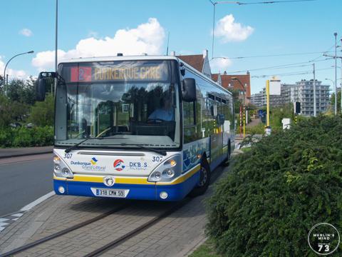 Irisbus Citelis aan De Panne Esplanade.