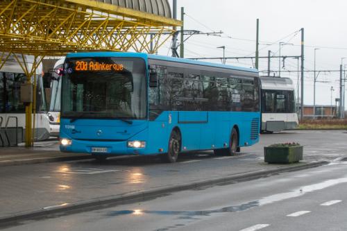 Blauwe Iveco Crossway van DK Bus aan het station van Adinkerke/De Panne. Met dank aan Robbe voor deze foto!