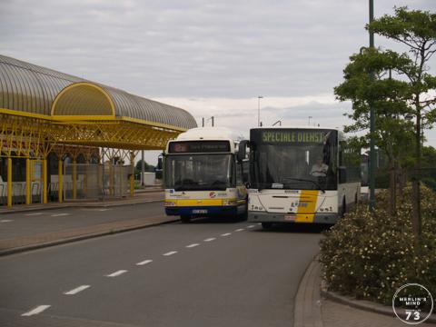 Jonckheere Transit 2000 van Mandel Cars aan het station Adinkerke/De Panne.
