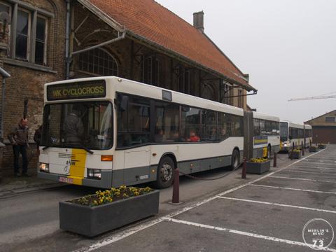 Gelede Mercedes O.405N van West Belgium Coach aan het station van Veurne.