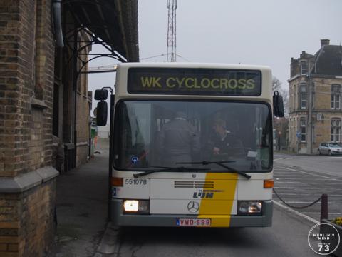 Gelede Mercedes O.405N van West Belgium Coach aan het station van Veurne.