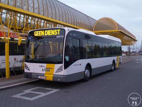 Van Hool newA360H van Mandel Cars aan het station van Adinkerke/De Panne.