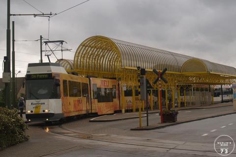 BN (Kusttram) met reclame van Meli aan het station van DePanne/Adinkerke.