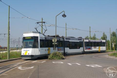BN (Kusttram) aan het station van DePanne/Adinkerke.